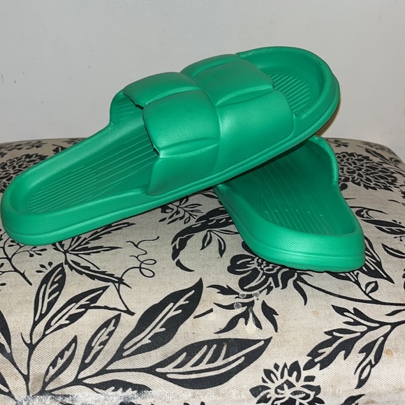 EVA Foam Slide Lite Brick Pattern Lucky Green New - Picture 14 of 14